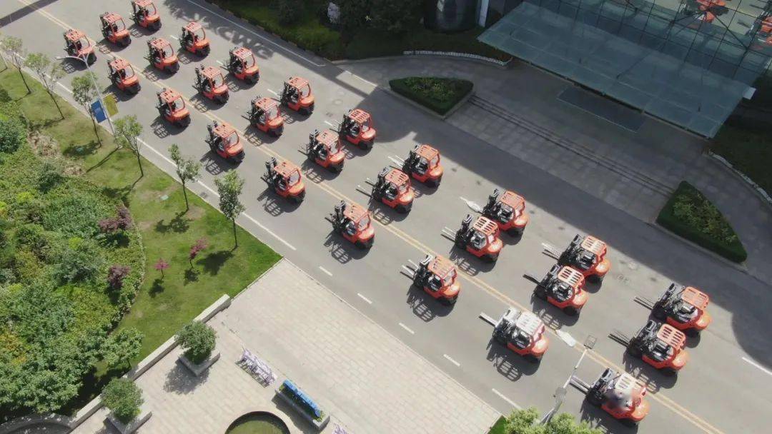 新晋顶流丨徐工“叉酱”首次出口即斩获三十台订单